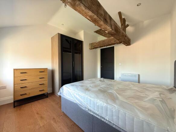 2 bed Penthouse to rent Image 6