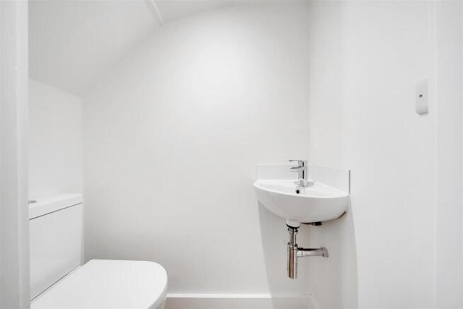 GUEST CLOAKROOM