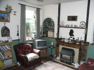 Middle living room