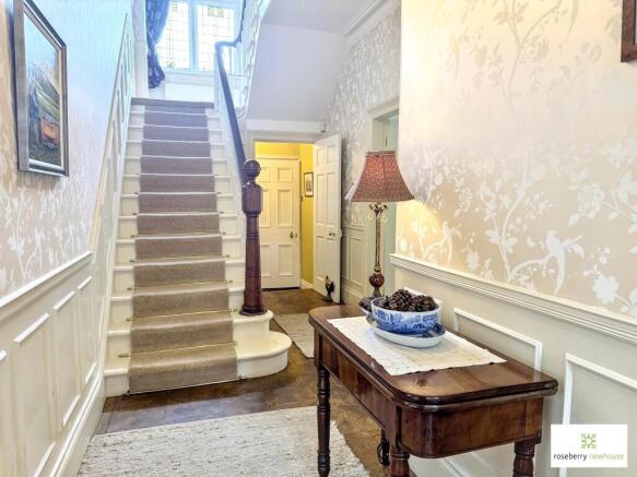 5 bed Detached for sale Image 8