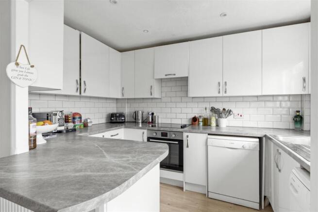 7 Cypress Walk, HP15 7RF-9.jpg