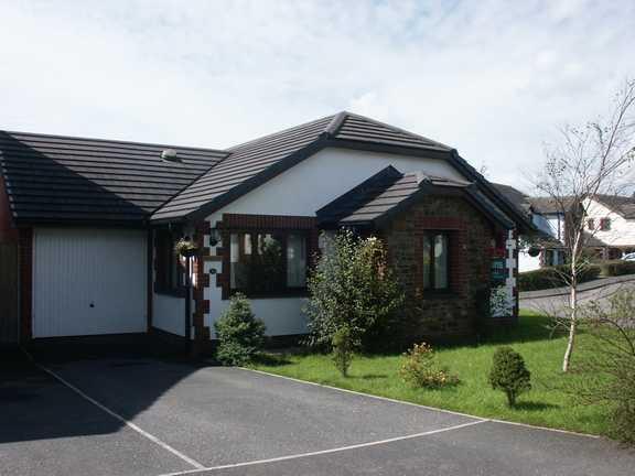 front showing garage