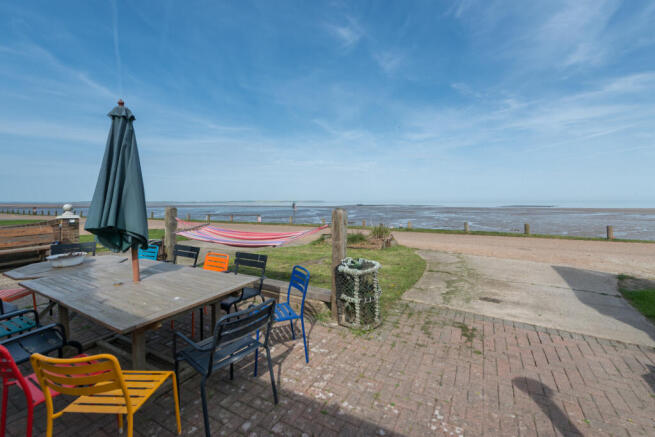Front Garden / Views