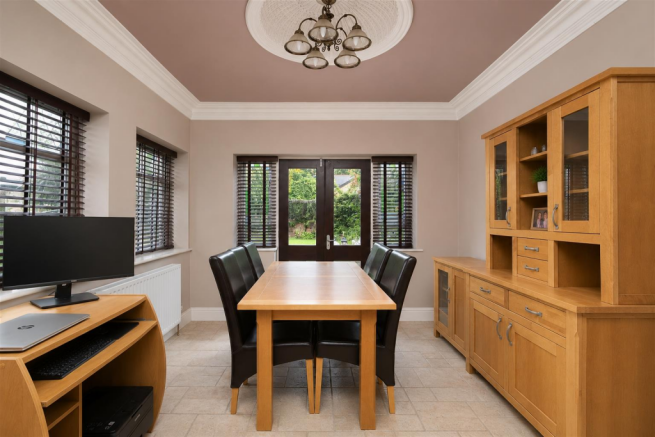 6 bed Detached for sale Image 8