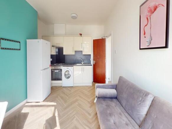 3 bed Not Specified to rent Image 4