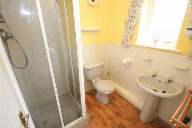 EN SUITE SHOWER / WC
