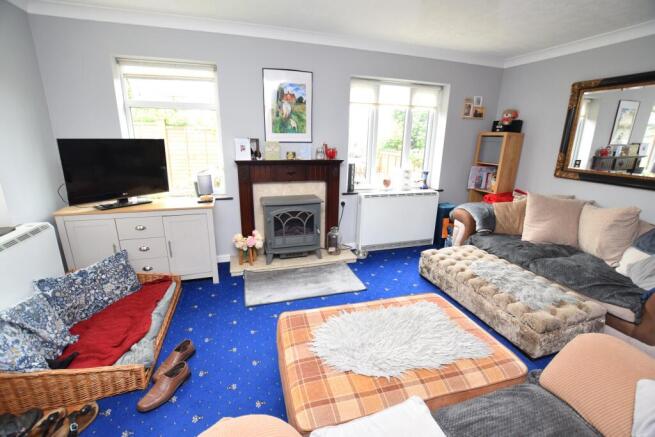 open plan lounge & dining room