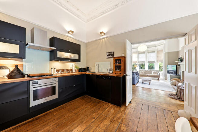 3 bed Apartment for sale Image 7