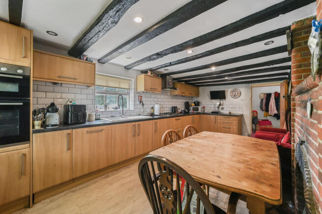 PT-FC(COL)-TheWhi...