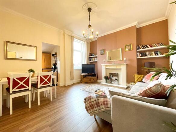 Lounge/ Dining