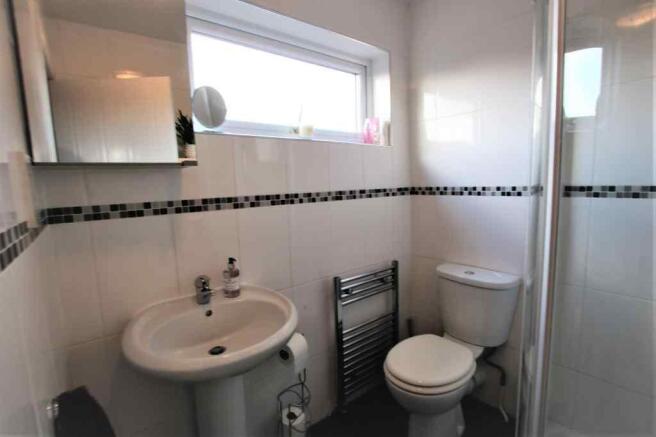 Ensuite to Bed 1