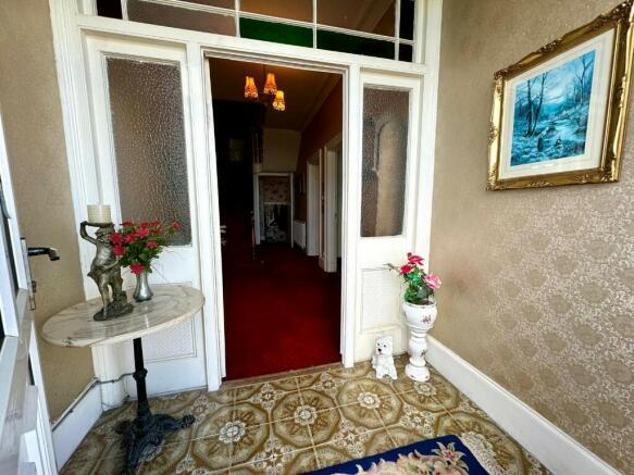 6 bed Town House for sale Image 5