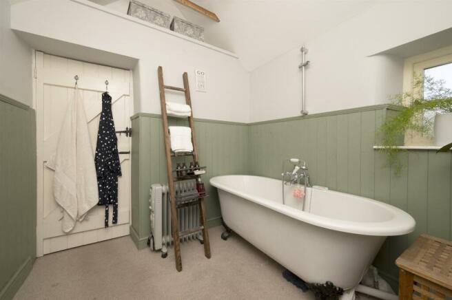 Bathroom - bath.jpg