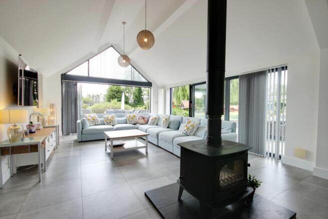 4 bed Detached Bungalow for sale Image 7