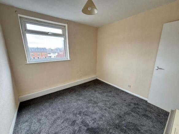 2 bed Apartment to rent Image 5