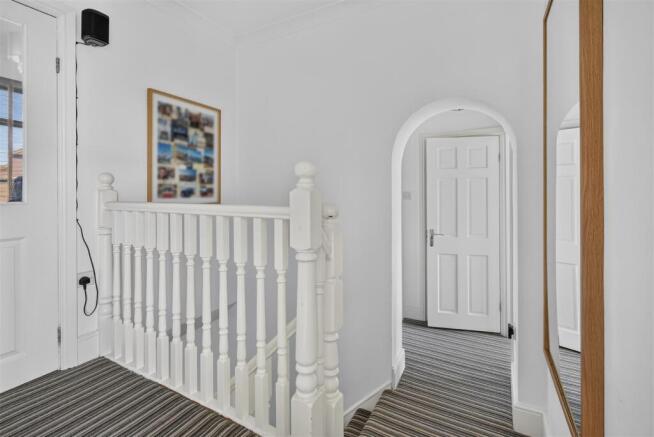 5 bed Semi-Detached for sale Image 9