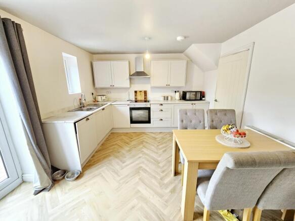 3 bed Terraced for sale Image 6