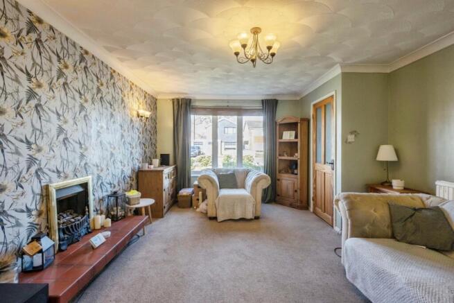 4 bed Detached for sale Image 7