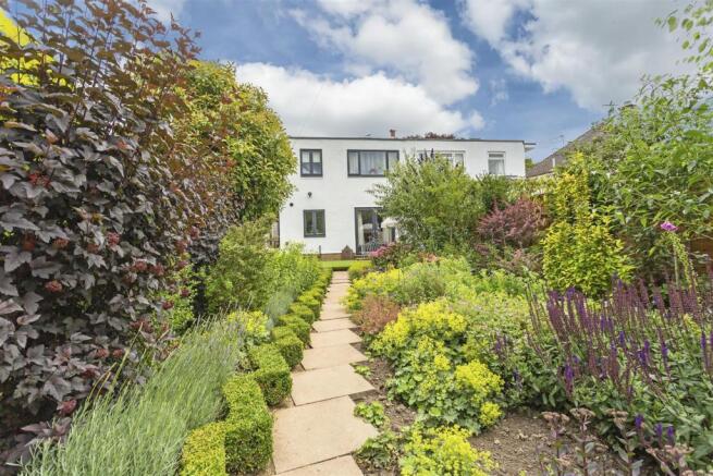 house-ballards-green-burgh-heath-114.jpg