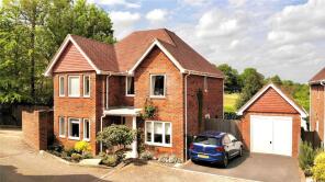 1, Boundary Edge Close, Etchingham TN19 7BZ