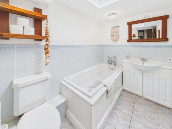 2 bed Cottage for sale Image 8