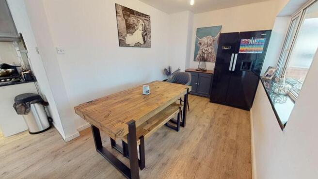 KITCHEN/DINING ROOM