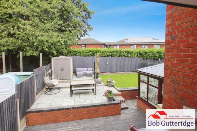 ENCLOSED REAR GARDEN