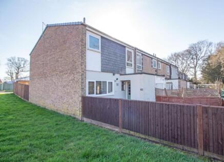 Robin Gardens, Cowplain, PO8 9XE