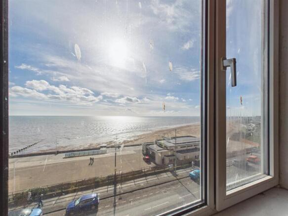 2 bed Flat for sale Image 5
