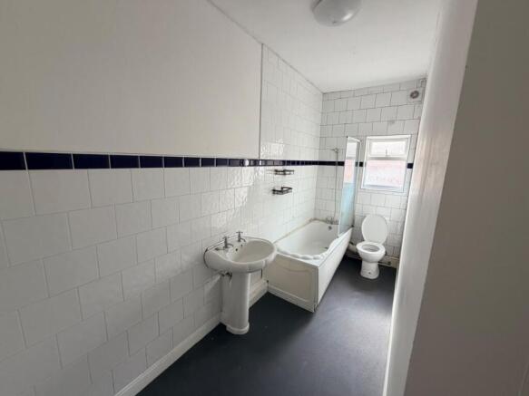 2 bed Terraced to rent Image 12