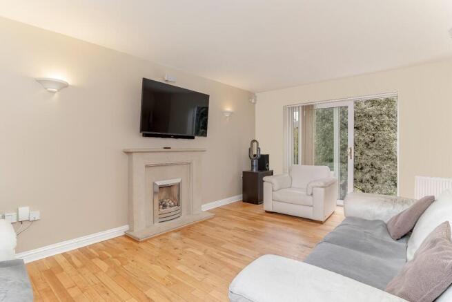 4 bed House for sale Image 6