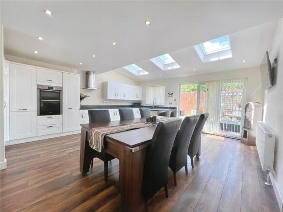 Lounge/Dining Room