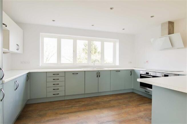 KITCHEN FAMILY ROOM