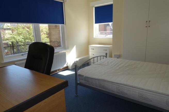 4 bed Private Halls to rent Image 12