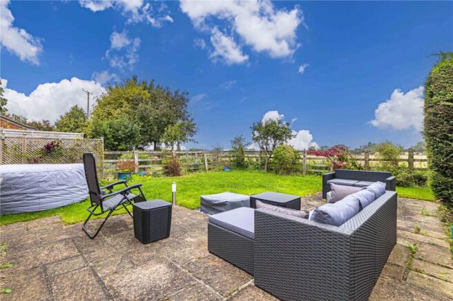 Knolls View, Leighton Road, Northall, LU6 photo 4