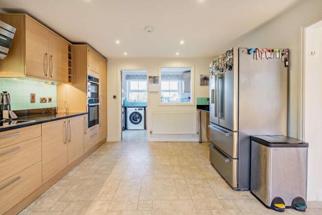 8675608-interior3...