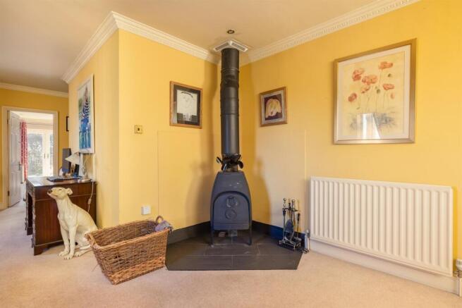 5 bed House for sale Image 10