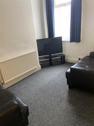 4 bed House Share to rent Image 4