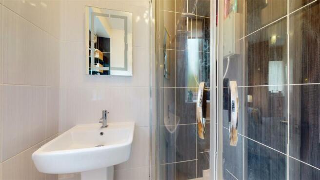 EN SUITE SHOWER ROOM