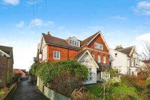 Flat 6, 34 Fairseat Court, Sedlescombe Road South, St. Leonards-on-sea TN38 0TB