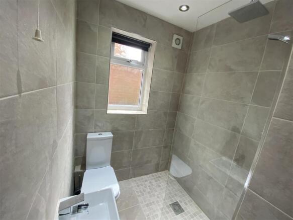 CLOAK AND WET ROOM