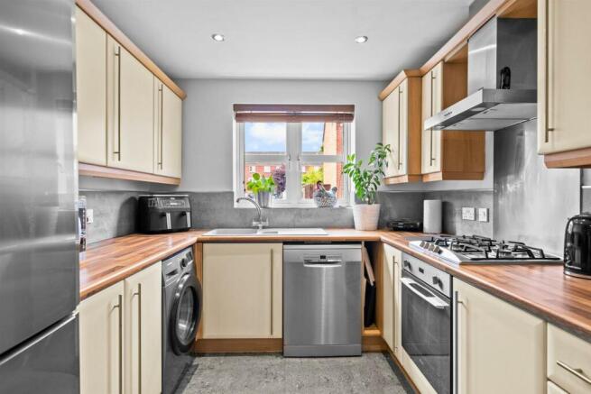 13-web-or-mls-9 CHEAL CLOSE FINISHED EDITS-6.JPG