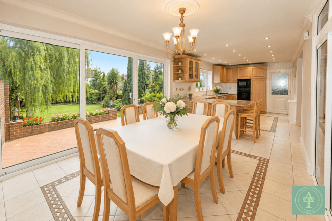 5 bedroom Detached for sale