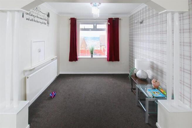 3 bed House to rent Image 4