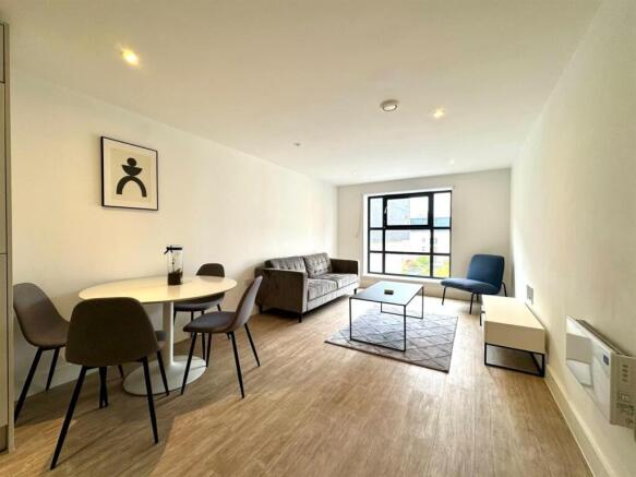 Living Area pic 7.jpeg