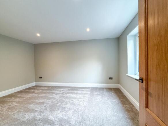 4 bed Detached for sale Image 10