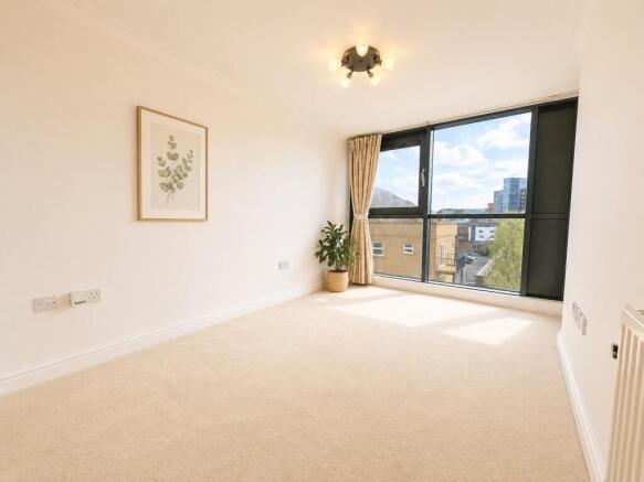 85 Canute Road, Southampton photo 4