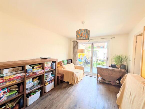 LOUNGE/DINING ROOM