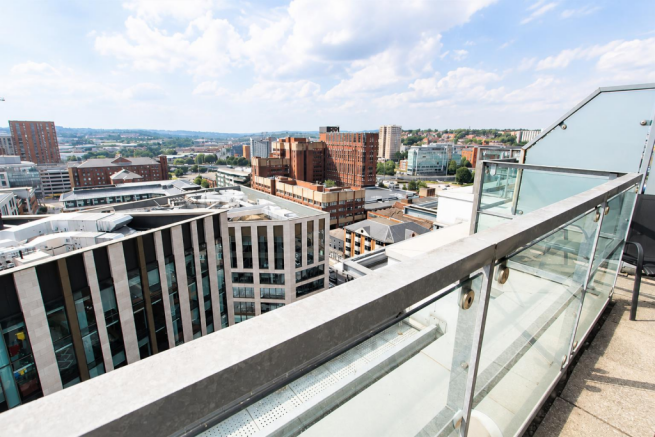 3 bed Flat to rent Image 3
