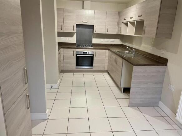 3 bed House to rent Image 8